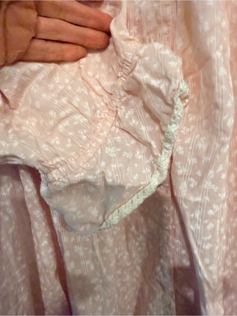 Vintage Eileen West for Saks Queen Ann’s Lace Cotton Gown - Picture 6 of 7
